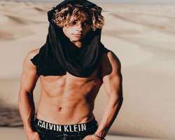 Carlos is a fitness freak and spend hours at gym to maintain his looks.